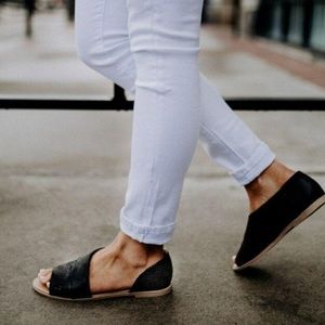 Black Cutout Flats‼️